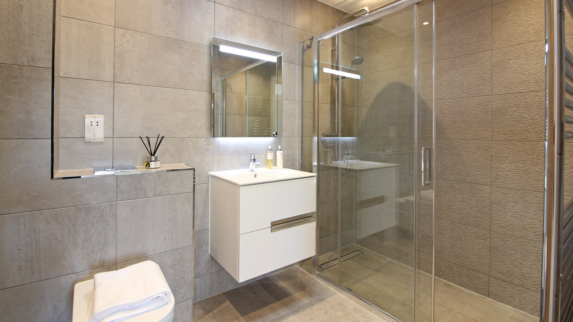 Ensuite with white vanity unit and toilet at Mulberry place.